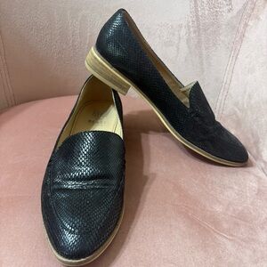 BEAST FASHION Black Snakeskin-Texture Slip-On Loafers Size 7